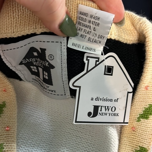 Storybook Knits Cardigan Sweater “Bee Lines” Bumblebee Embellished Floral Lg - Picture 10 of 10